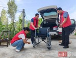 驻村干部送轮椅暖人心，多方协调解老人急难愁盼