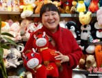 义乌马年毛绒玩具成哭哭马，热搜引采购大增忙赶货