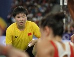 巴黎奥运会羽毛球女单半决赛：马林因伤退赛，何冰娇挺进决赛