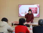 剪纸安全宣传活动：老伙伴志愿者学剪纸，居家安全牢记心