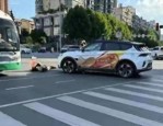 百度萝卜快跑无人驾驶出租车与行人相撞，责任如何划分引关注