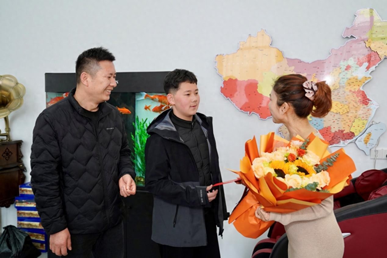 _你的样子|“阿姨,谢谢您!”一次买鱼,一场双向奔赴_你的样子|“阿姨,谢谢您!”一次买鱼,一场双向奔赴