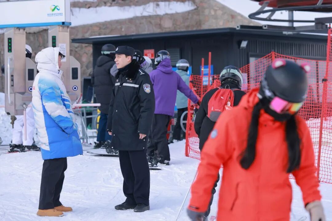 安徽警官职业学院警体队__有舵雪橇视频冬奥