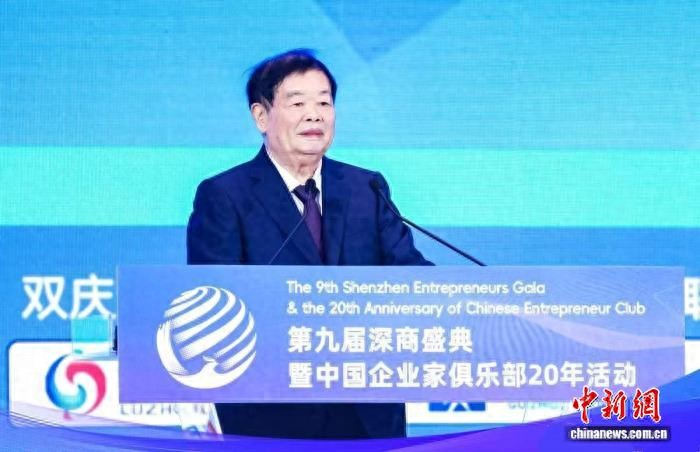 曹德旺埋头苦干的事例__曹德旺企业家精神