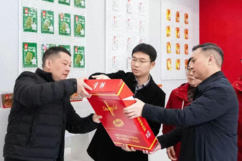 皓皓炭烤素牛肉是辣条吗__怎么看车险是电销单