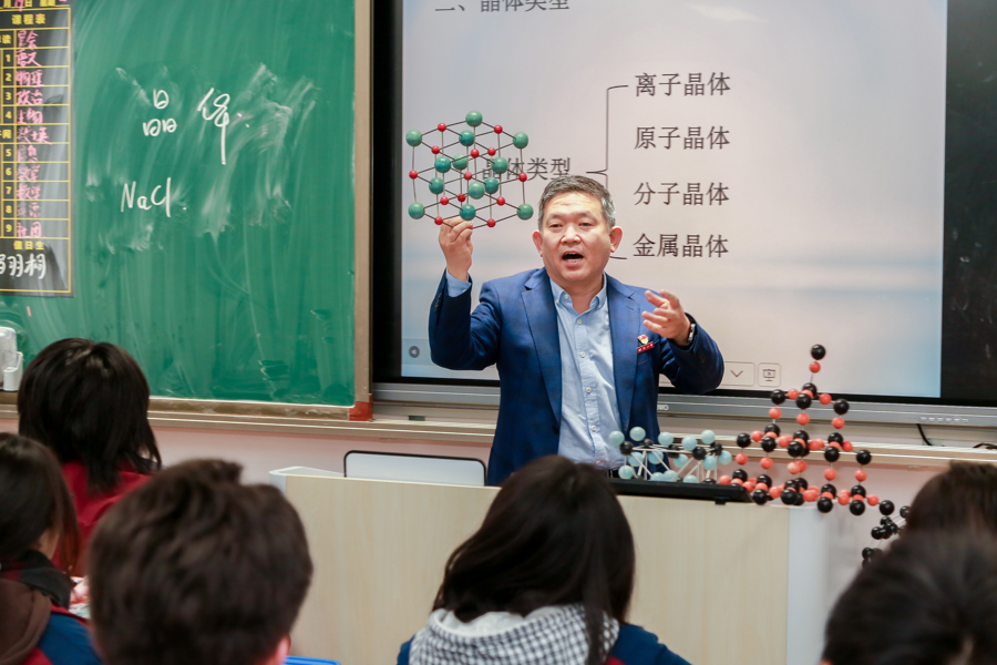 _教育局副局长回高中做教师，需要迈过几道坎？_教育局副局长回高中做教师，需要迈过几道坎？