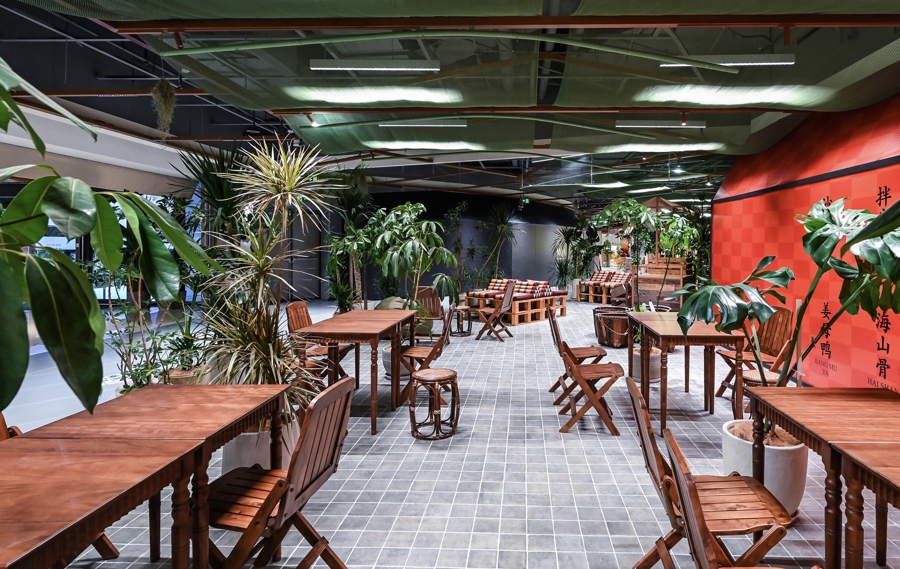 虹桥新天地化身春运路上的温暖驿站，为匆匆旅途增添惊喜与年味__虹桥新天地化身春运路上的温暖驿站，为匆匆旅途增添惊喜与年味