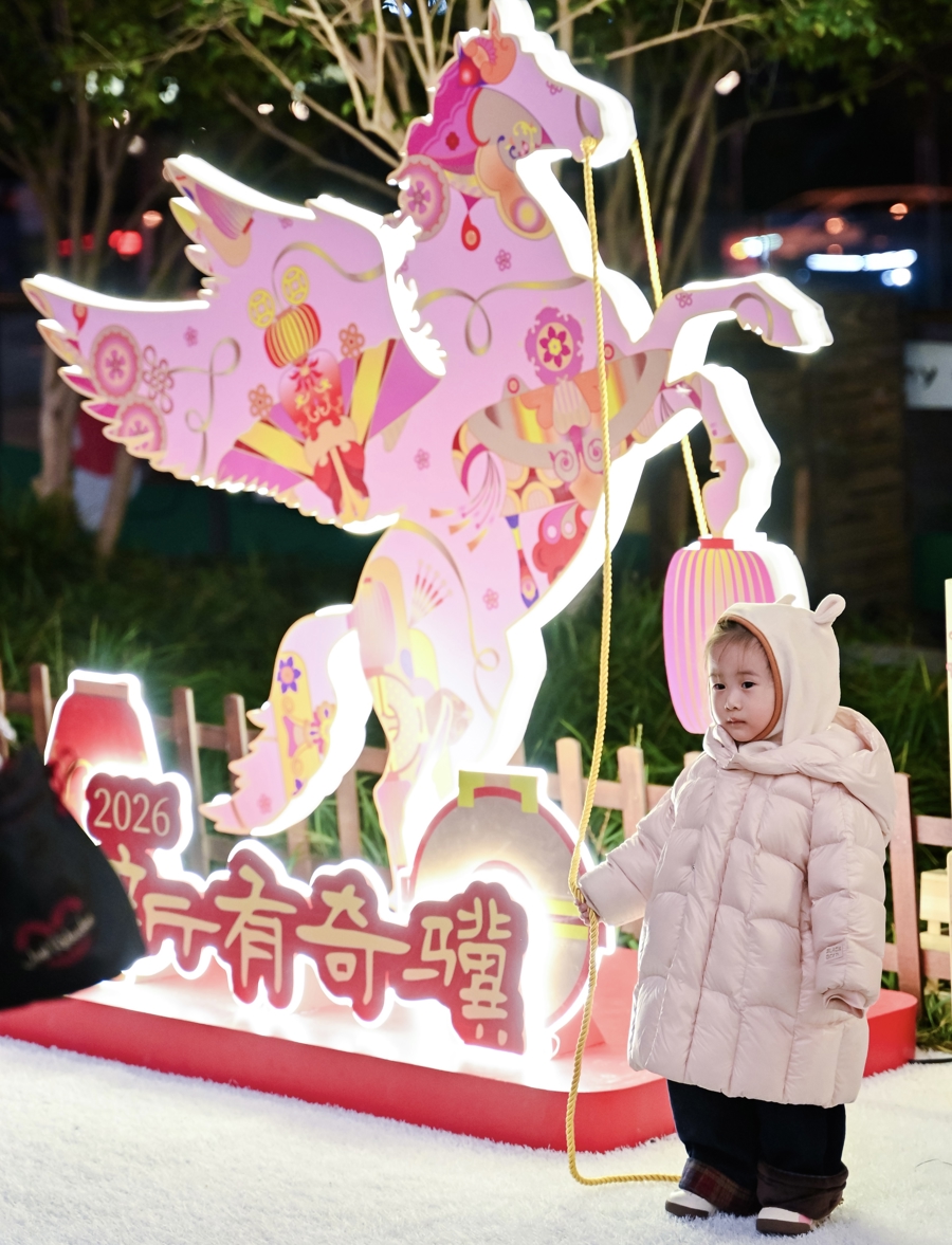 虹桥新天地化身春运路上的温暖驿站，为匆匆旅途增添惊喜与年味__虹桥新天地化身春运路上的温暖驿站，为匆匆旅途增添惊喜与年味