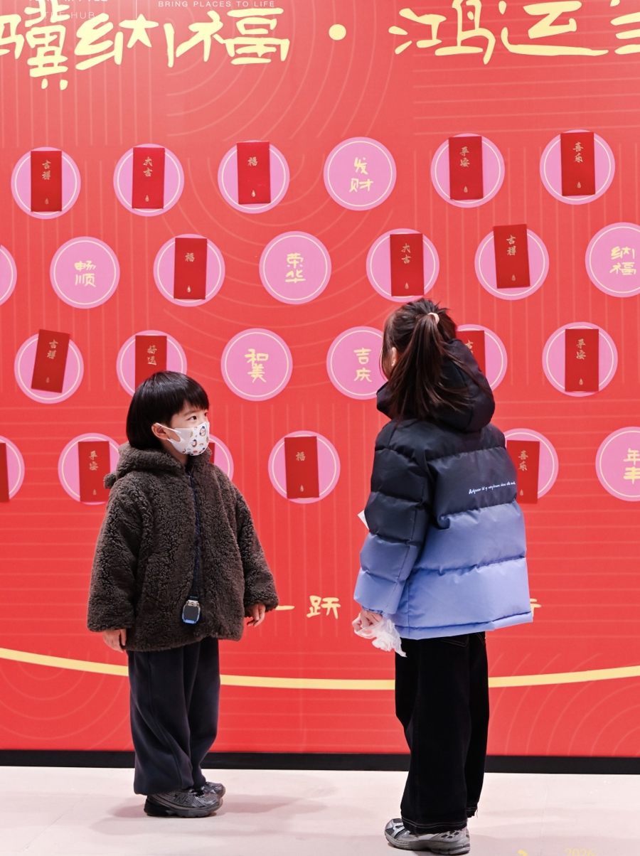 虹桥新天地化身春运路上的温暖驿站，为匆匆旅途增添惊喜与年味__虹桥新天地化身春运路上的温暖驿站，为匆匆旅途增添惊喜与年味