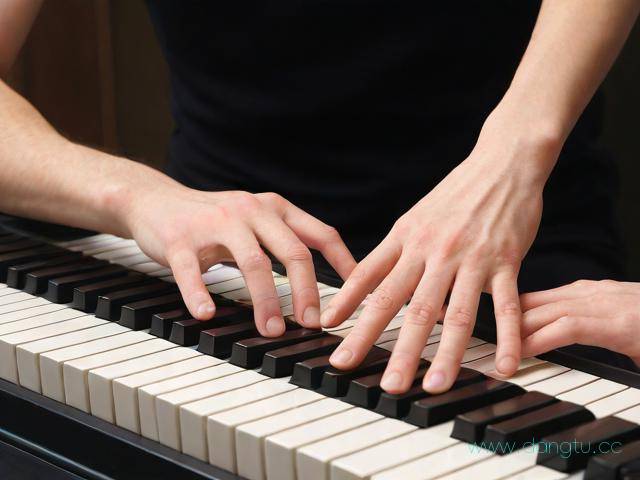 怎么学电子琴指法,学电子琴指法好难哟